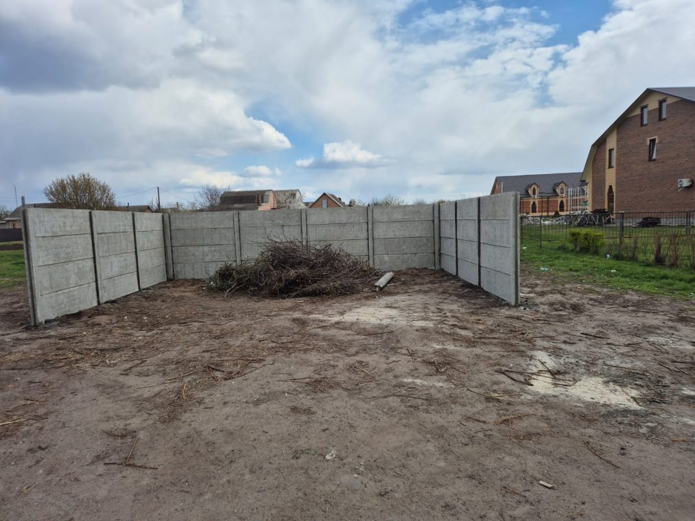 У Золотоноші обгороджують майданчики для сміття