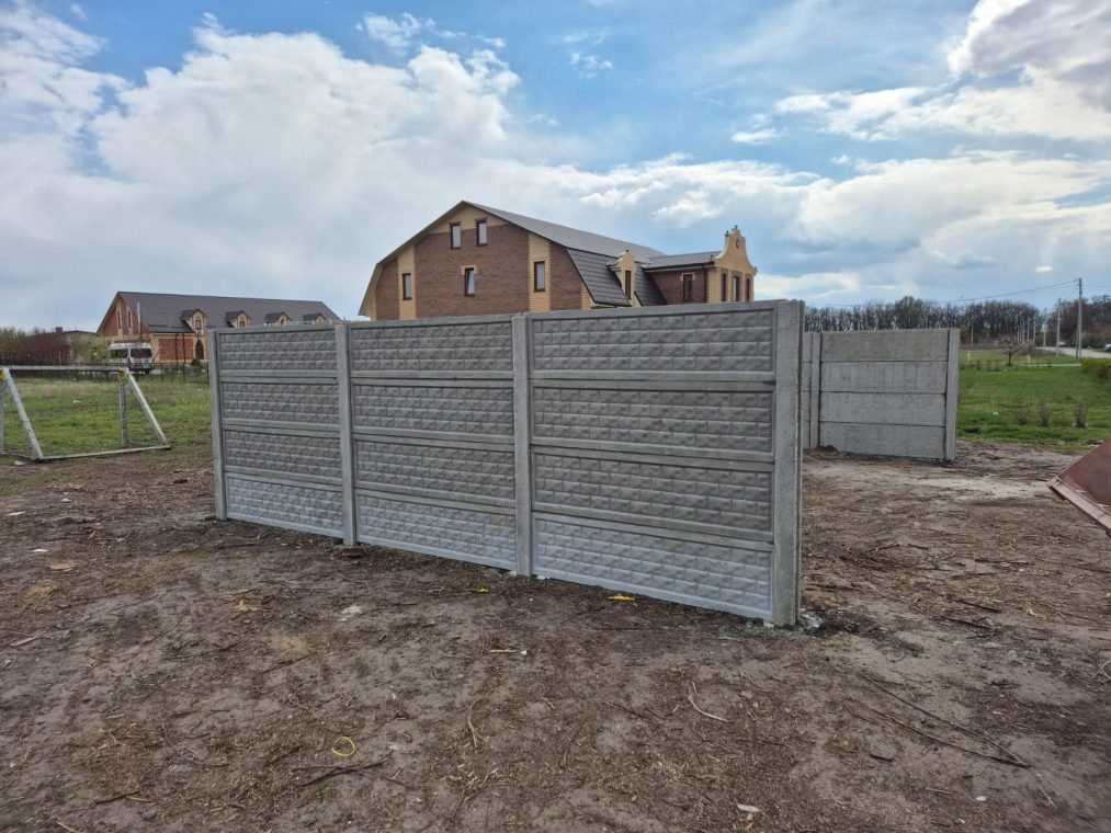 У Золотоноші обгороджують майданчики для сміття - фото 2