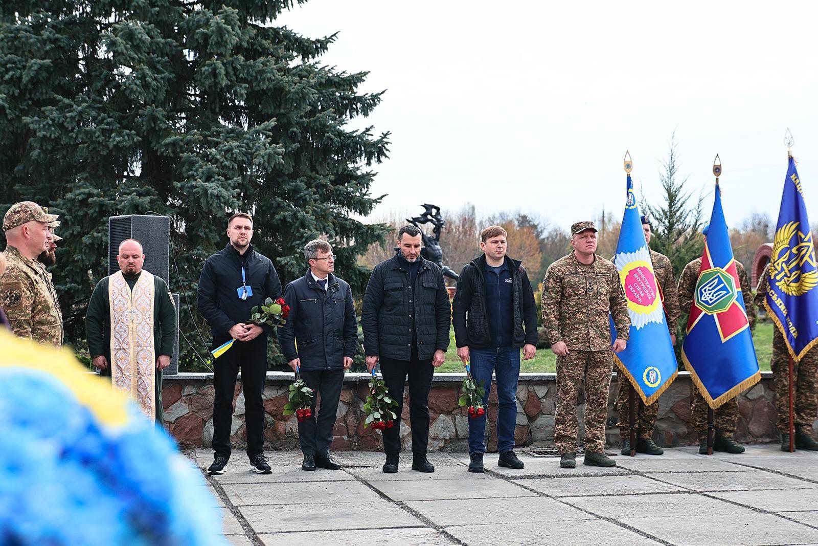 Козацький хрест пам’яті: на Чорнобильській АЕС відкрили меморіал загиблим героям - фото 5