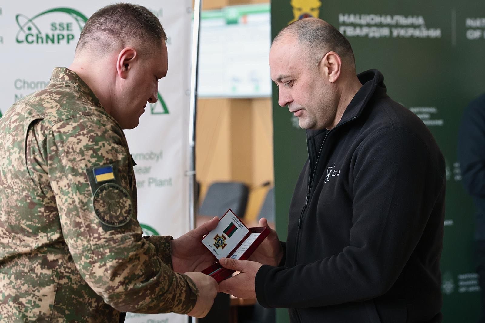 Козацький хрест пам’яті: на Чорнобильській АЕС відкрили меморіал загиблим героям - фото 6