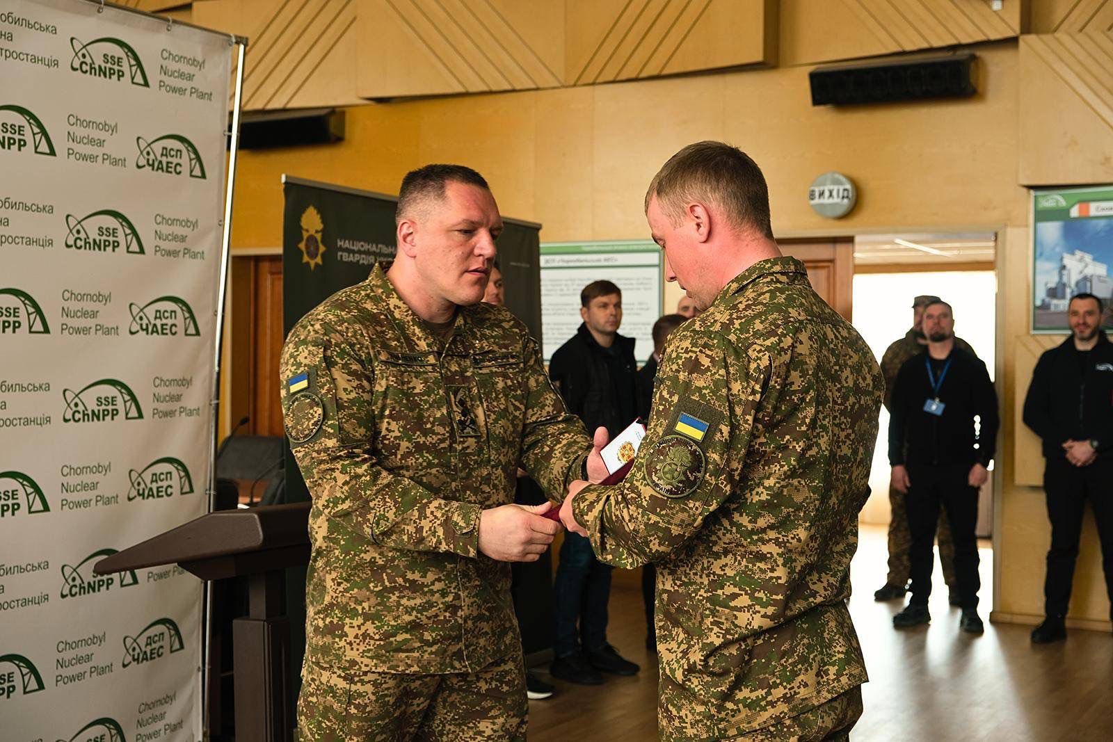 Козацький хрест пам’яті: на Чорнобильській АЕС відкрили меморіал загиблим героям - фото 7