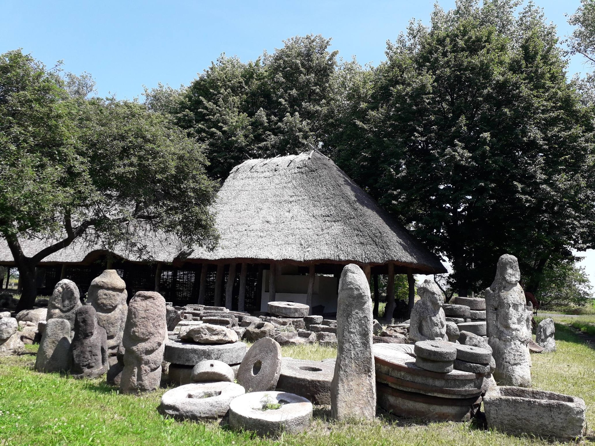 Вітряки, козацькі хати і ферма – фото з унікального музею на Черкащині - фото 9