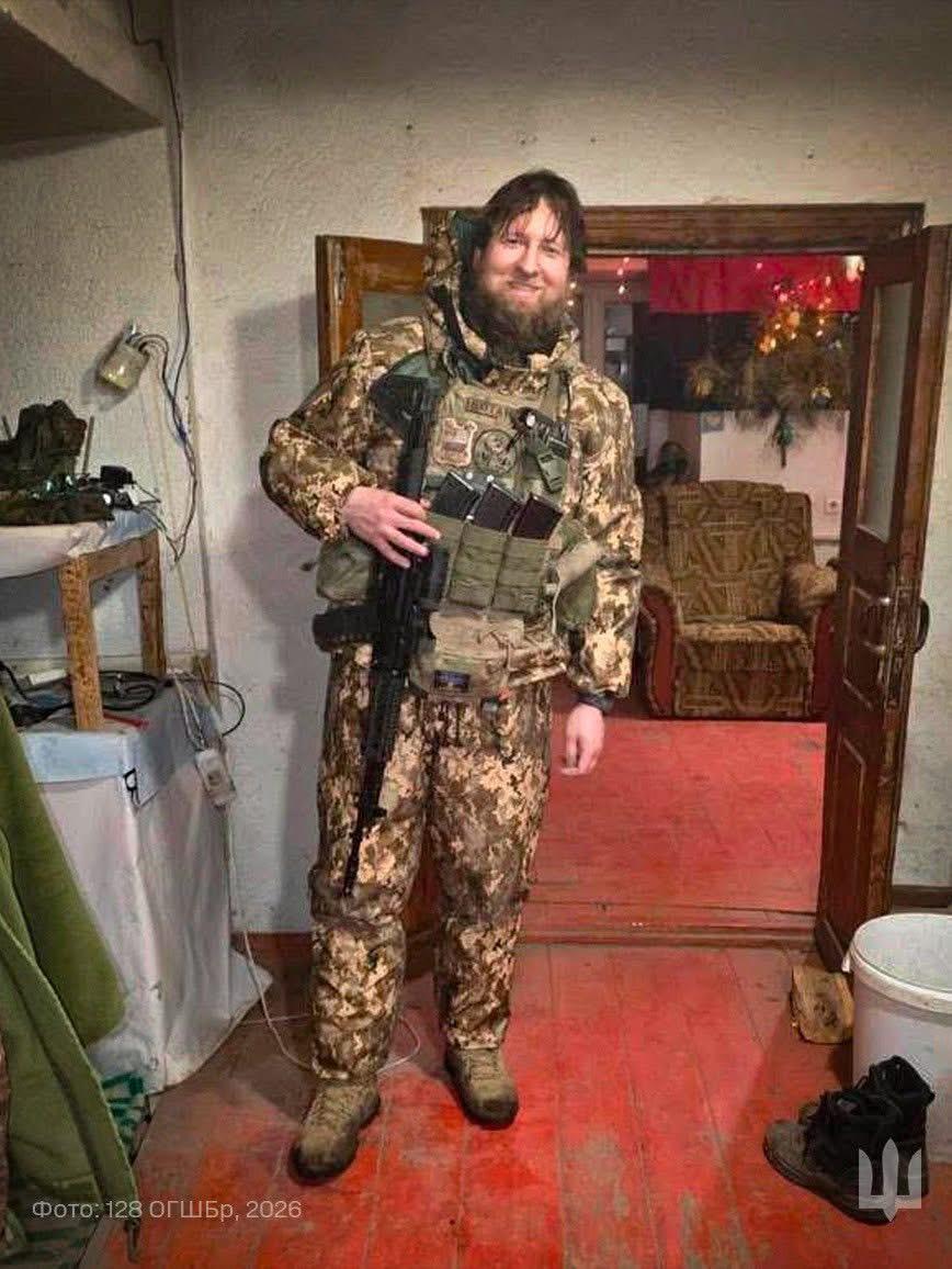 Зеленський присвоїв «Героя України» воїну з Черкащини, який 343 дні пробув «на нулі»