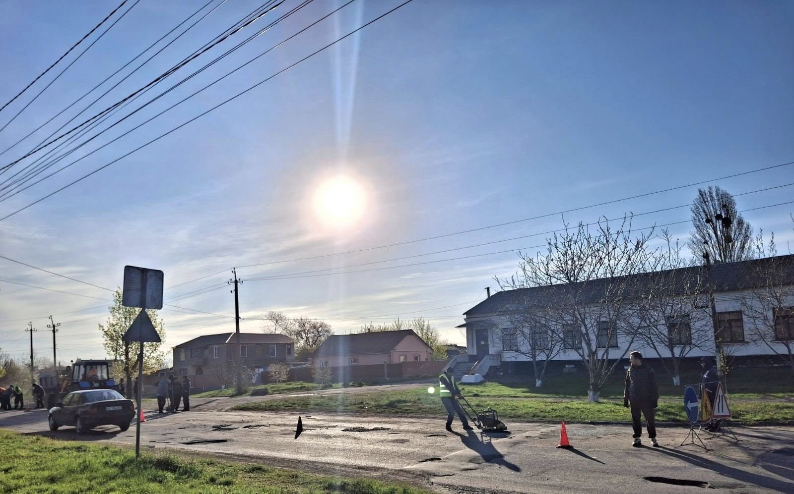 У Тальному ями на дорогах закривають холодним асфальтом