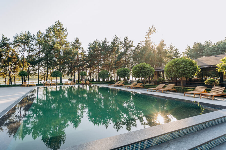 Літні Черкаси: відпочинок з басейном у лісі та на узбережжі - фото 2