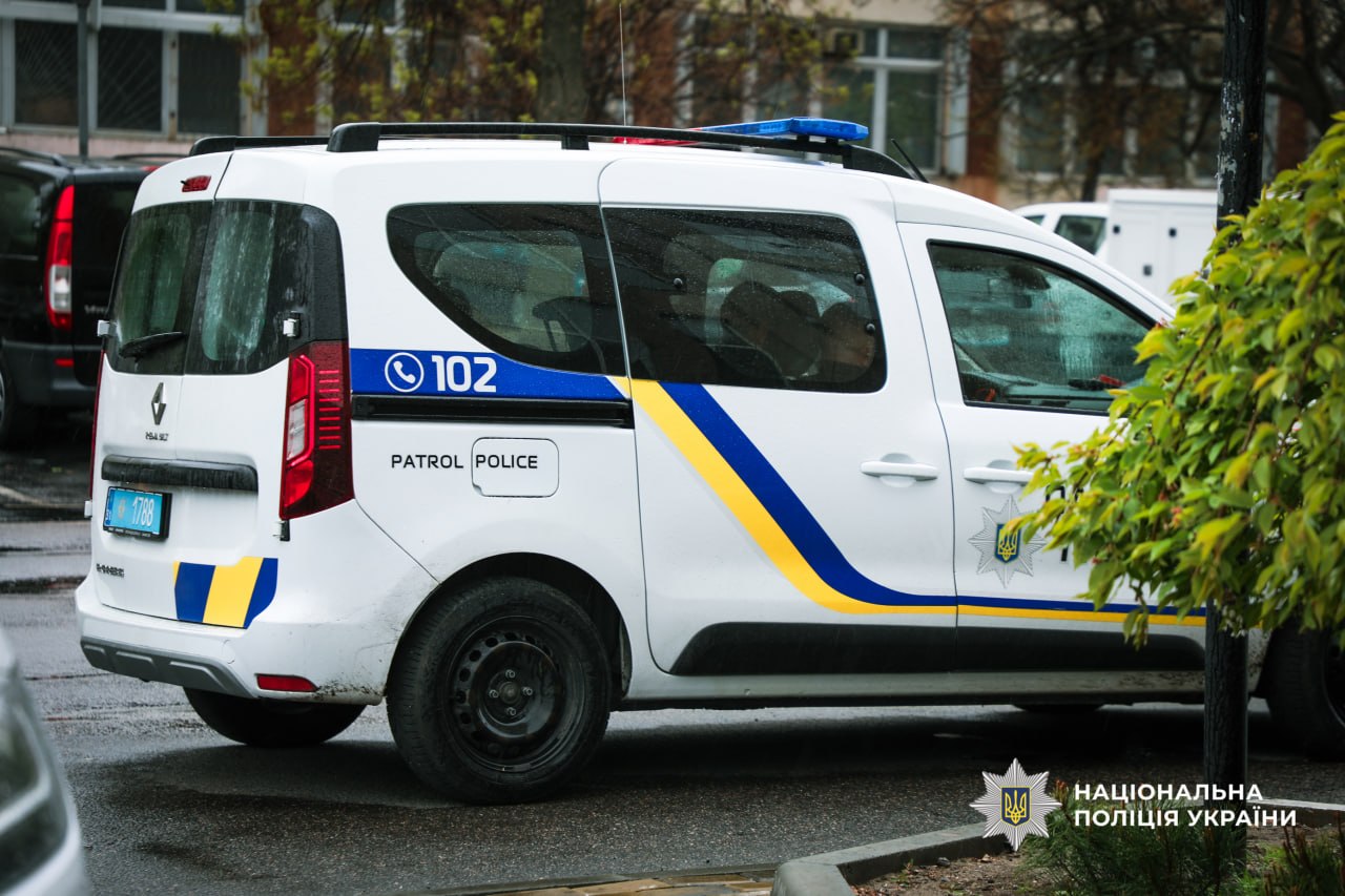 Підозрілий пакунок перевірили поліцейські в адмінбудівлі Черкас