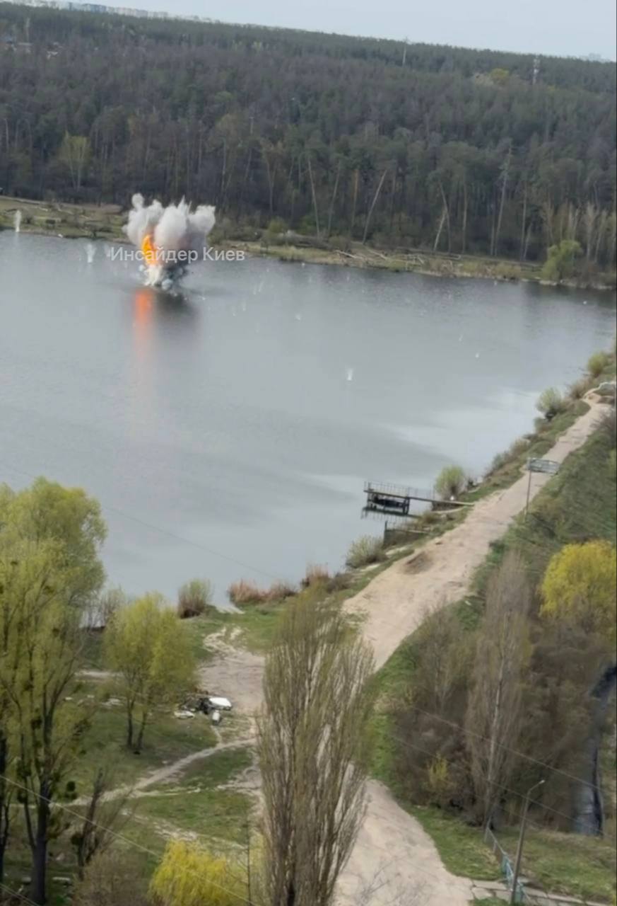 На двох локаціях в Києві впали уламки БпЛА