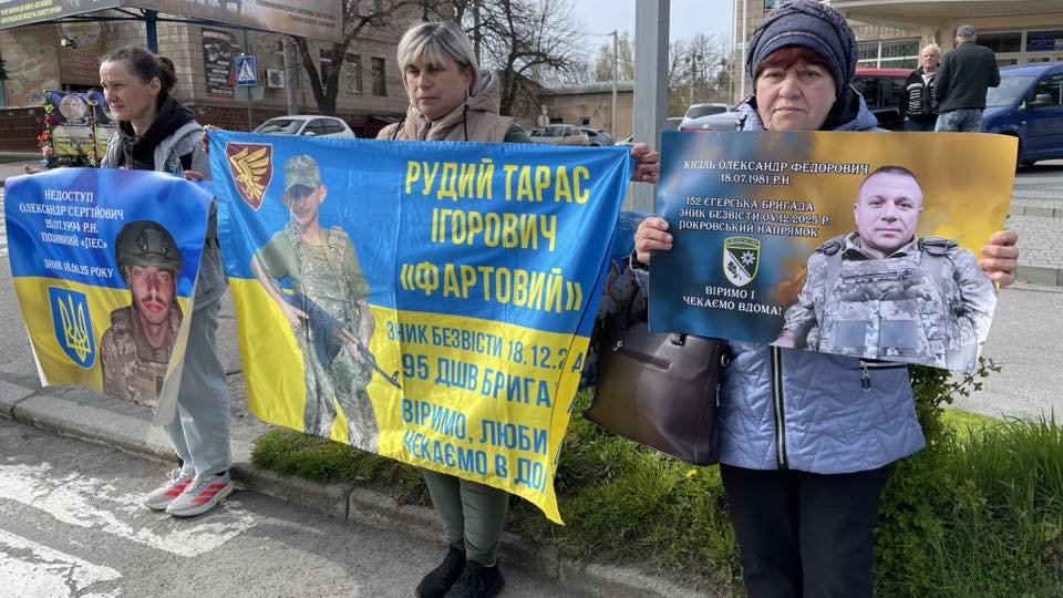 Жителі Черкащини вийшли на акцію «Не мовчи полон вбиває». Фото - фото 5