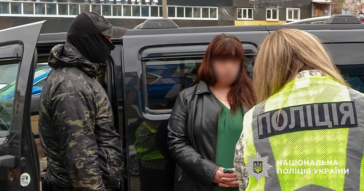 У Києві продавали відстрочку через догляд за родичами: затримано юристів і посадовицю РДА