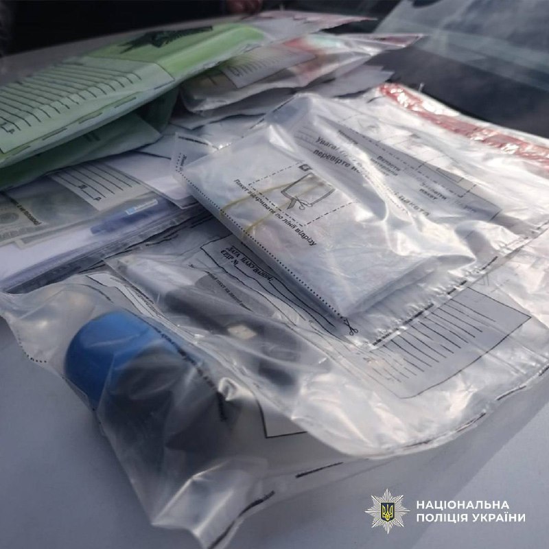 У Києві продавали відстрочку через догляд за родичами: затримано юристів і посадовицю РДА - фото 7