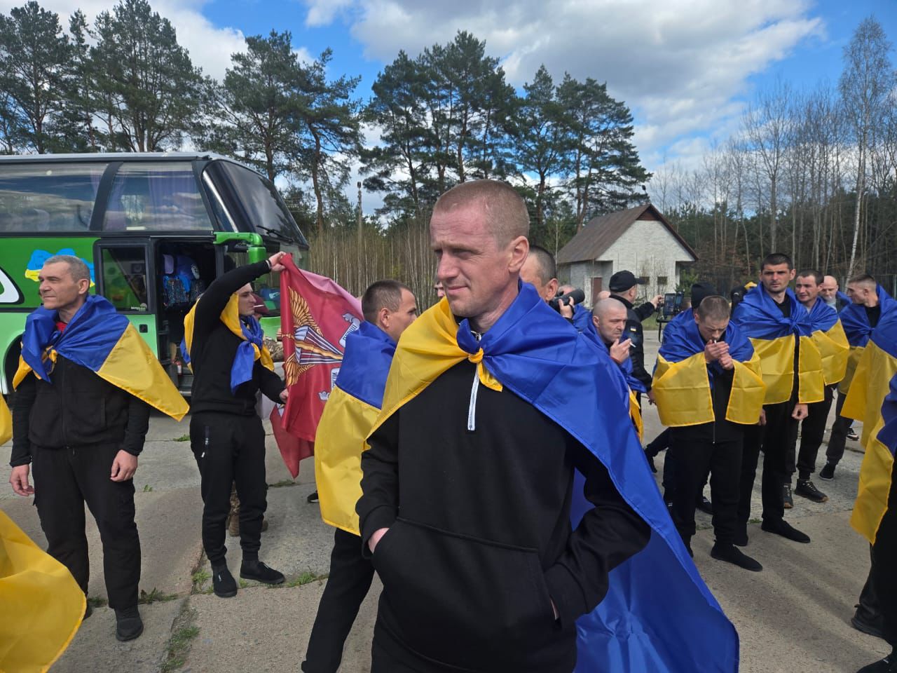 В Україну повернули 193 полонених, які перебували в РФ - фото 17