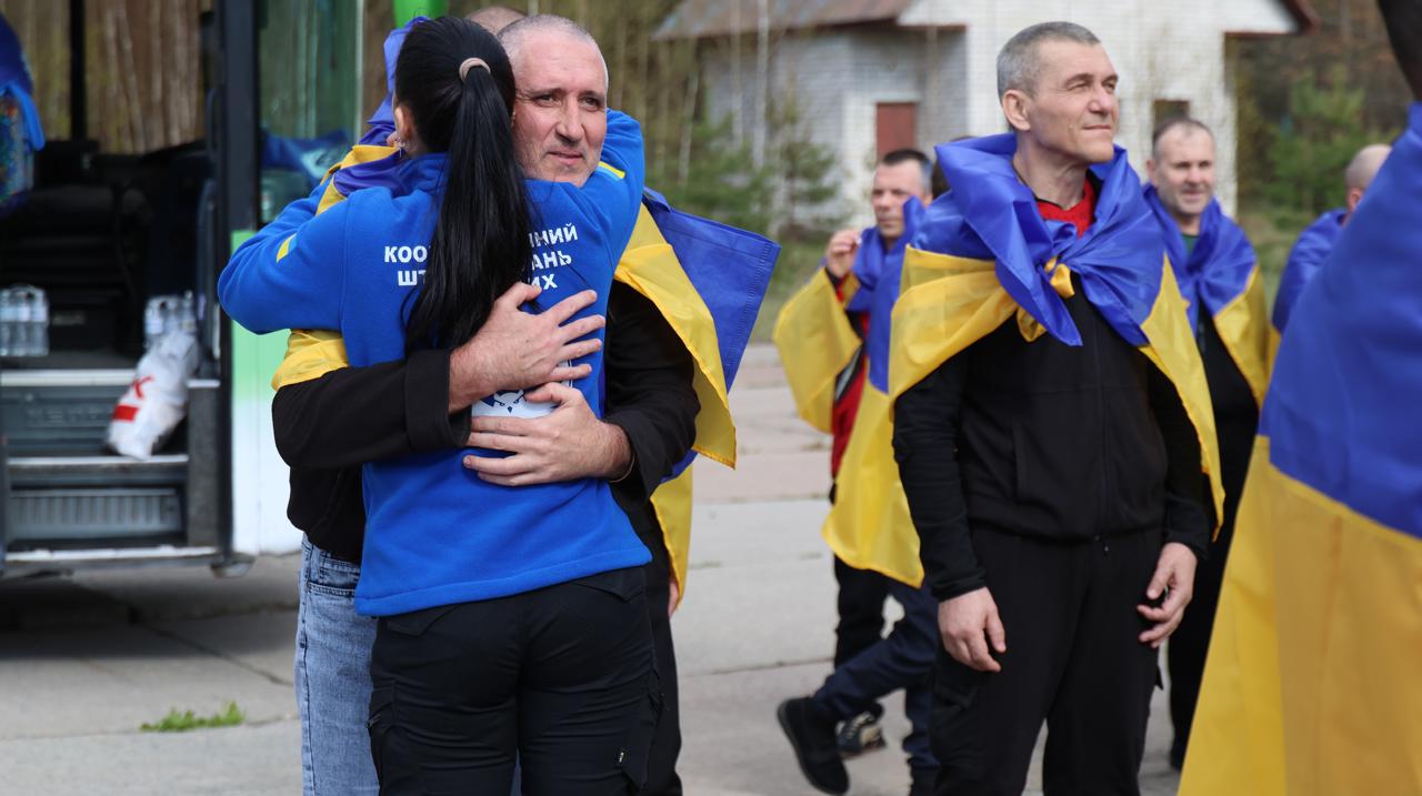 Україна повернула з полону 193 захисників, більшість утримували в Чечні - фото 4