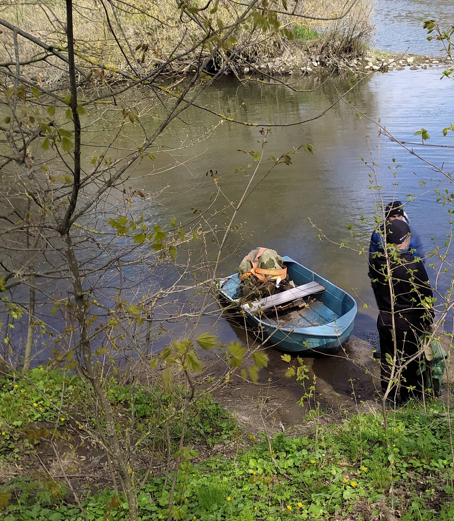 Голову скульптури лева дістали з річки на території заповідника у Черкаській області - фото 3