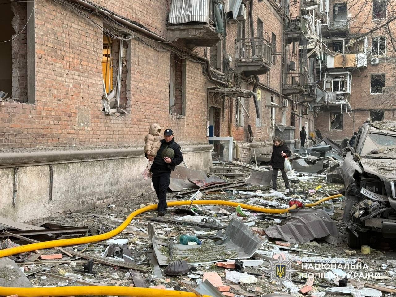 Під російським обстрілом були 8 областей, відомо про 5 загиблих - фото 5