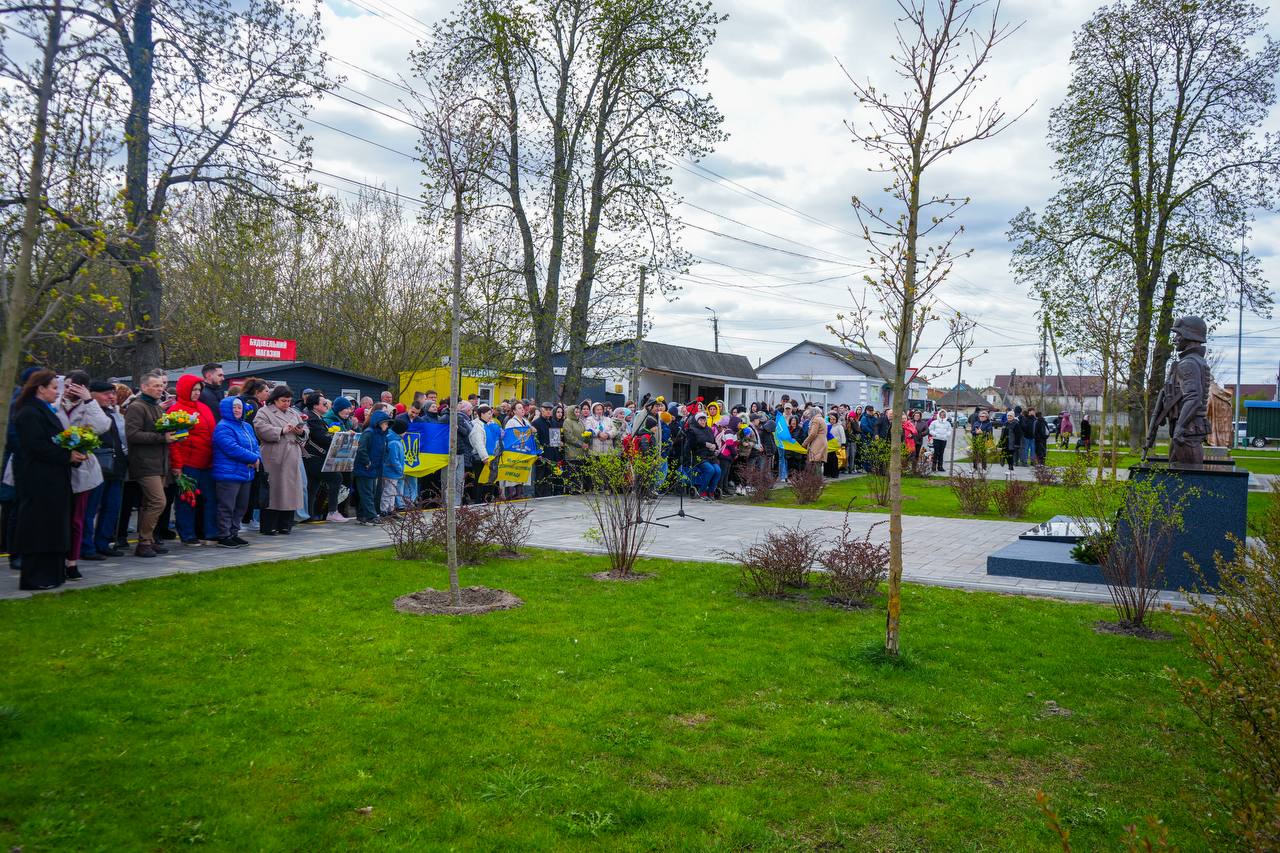 На Київщині відкрили монумент загиблим захисникам України - фото 6