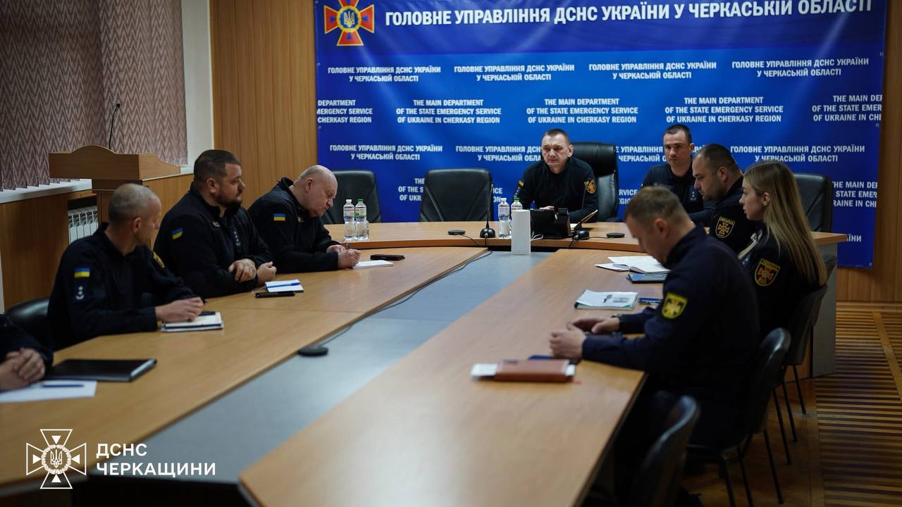 Шестеро молодих лейтенантів стали до лав ДСНС Черкащини - фото 3