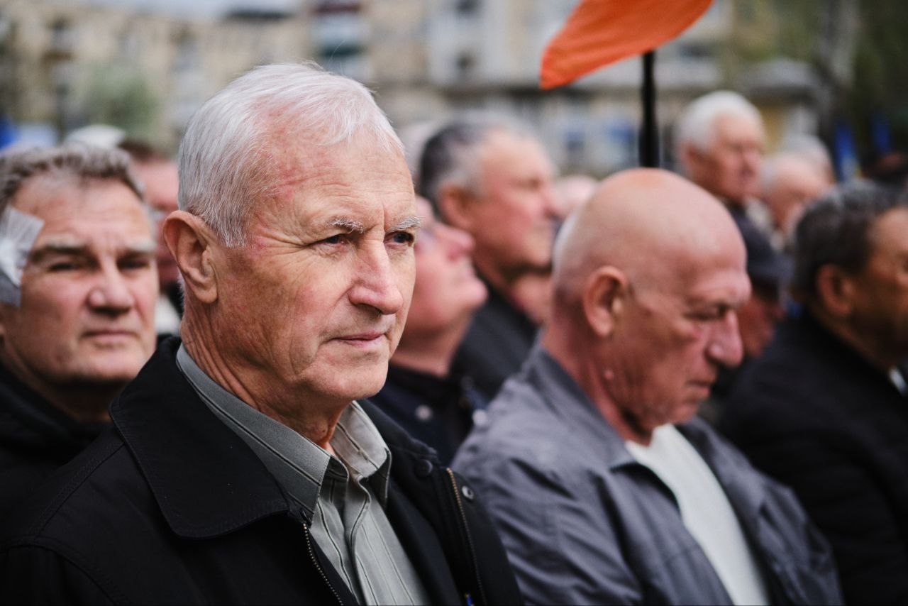 У Черкасах несли квіти до пам'ятного знаку «Жертвам Чорнобилю». Фото - фото 5