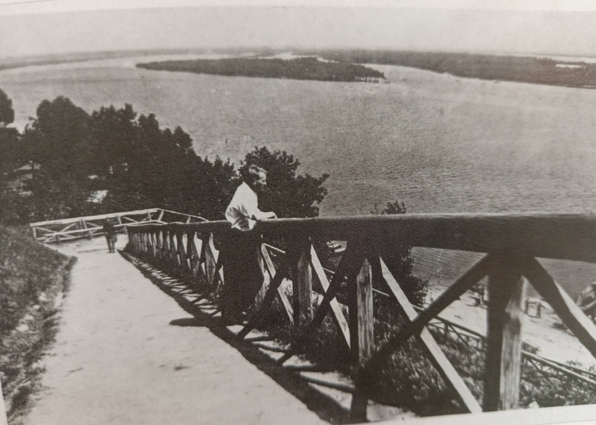 Музейниця показала архівні фото «Соснового бору» у Черкасах