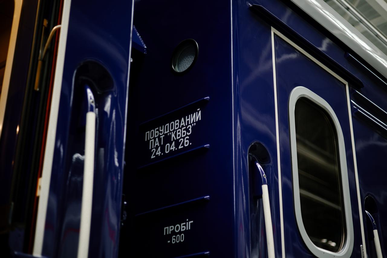 До Києва прибули перші нові пасажирські вагони українського виробництва - фото 5