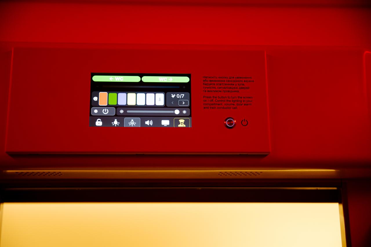 До Києва прибули перші нові пасажирські вагони українського виробництва - фото 3