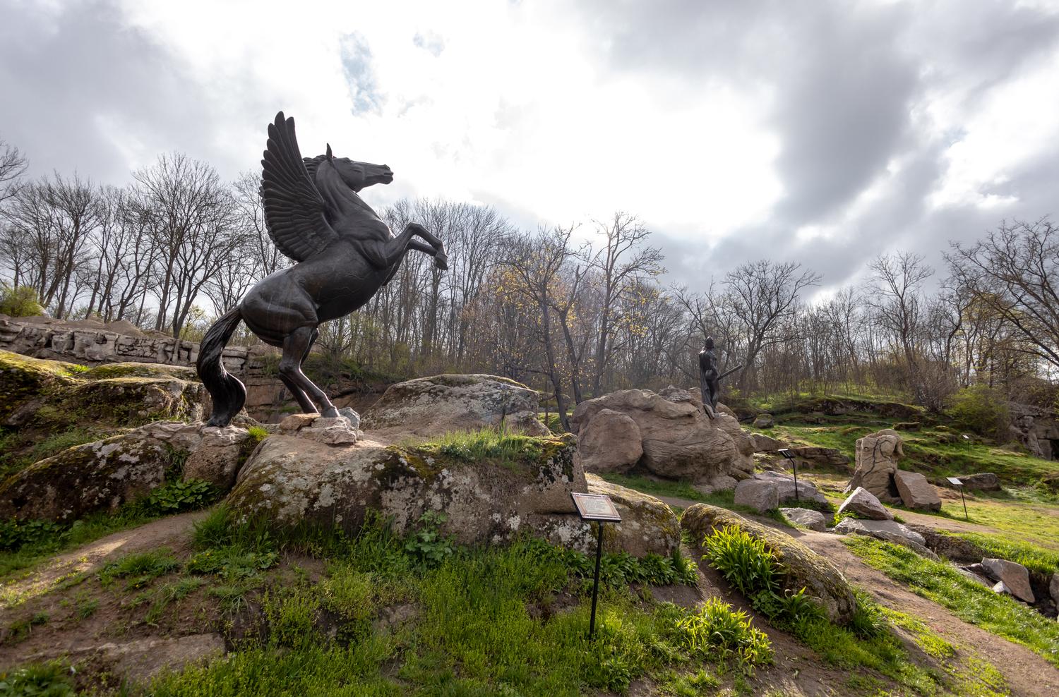 Олені, міфічні статуї і магнолії. Фото весняної «Софіївки» - фото 14