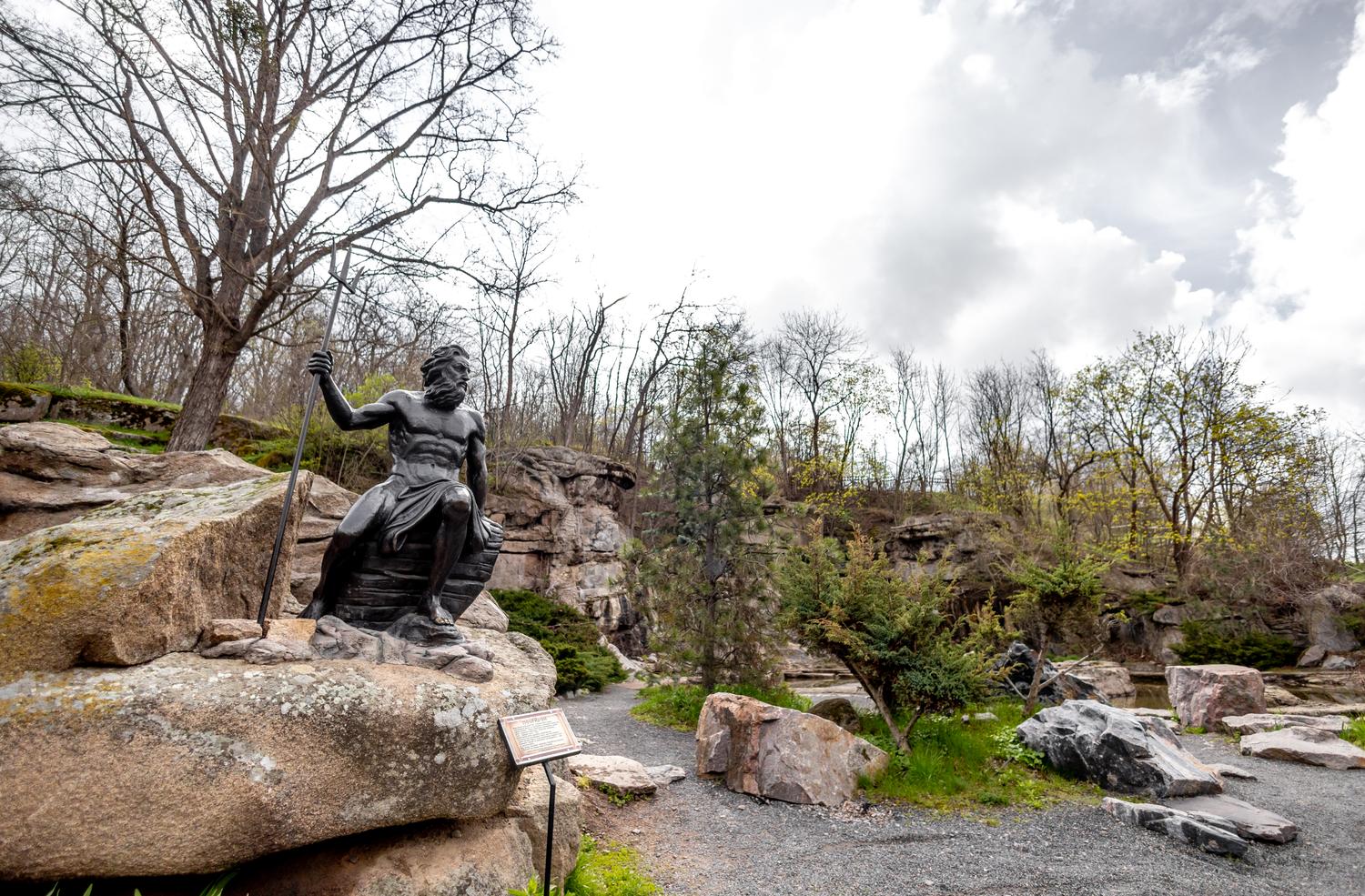 Олені, міфічні статуї і магнолії. Фото весняної «Софіївки» - фото 19