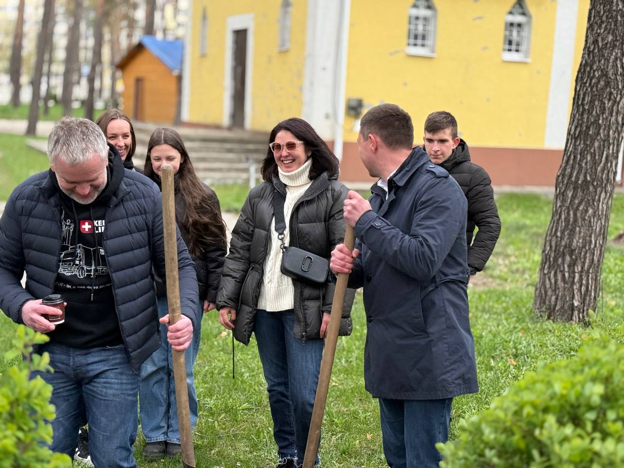 Понад 40 туй висадили в Ірпені як символ пам’яті про оборону міста - фото 4