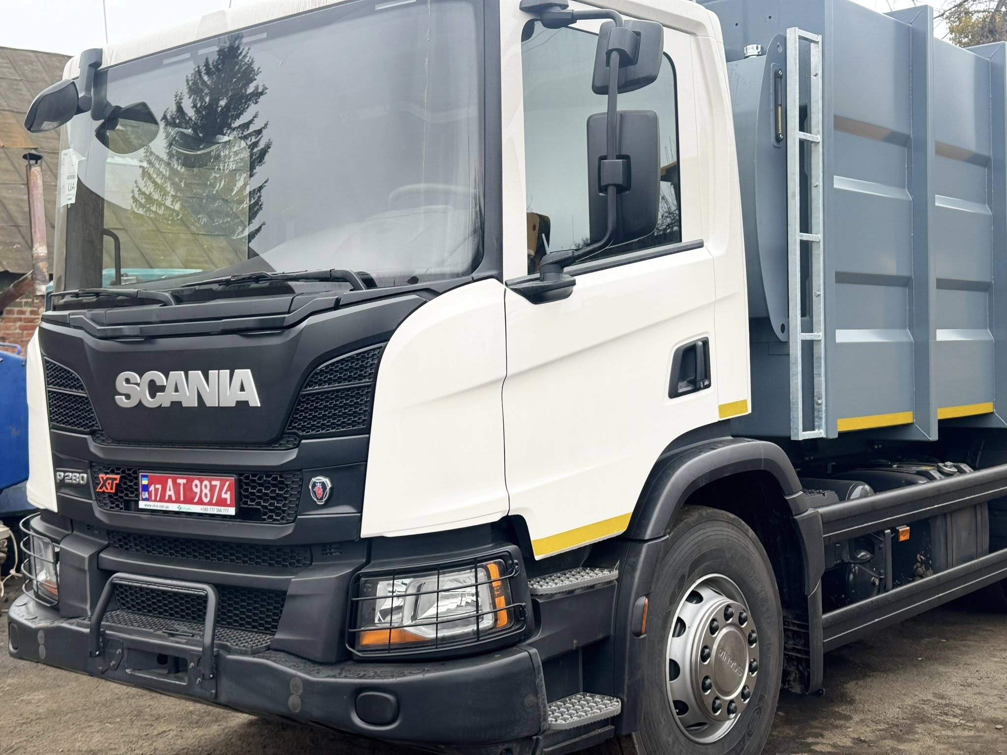 Громада на Черкащині купила новий сміттєвоз - фото 2