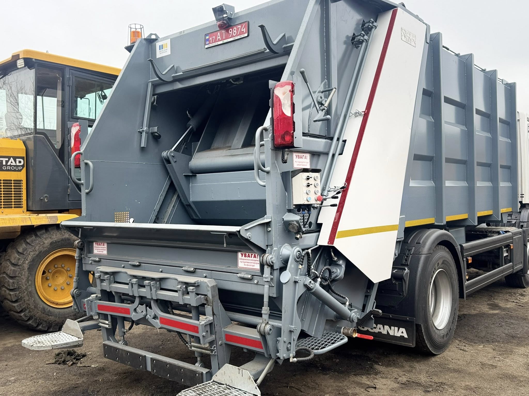 Громада на Черкащині купила новий сміттєвоз - фото 3