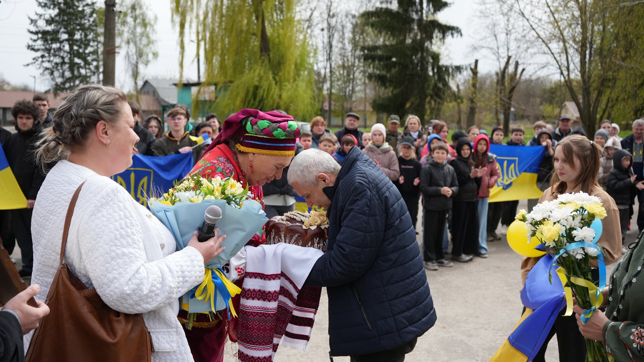 На Київщині зустріли військового, який повернувся з російського полону - фото 7