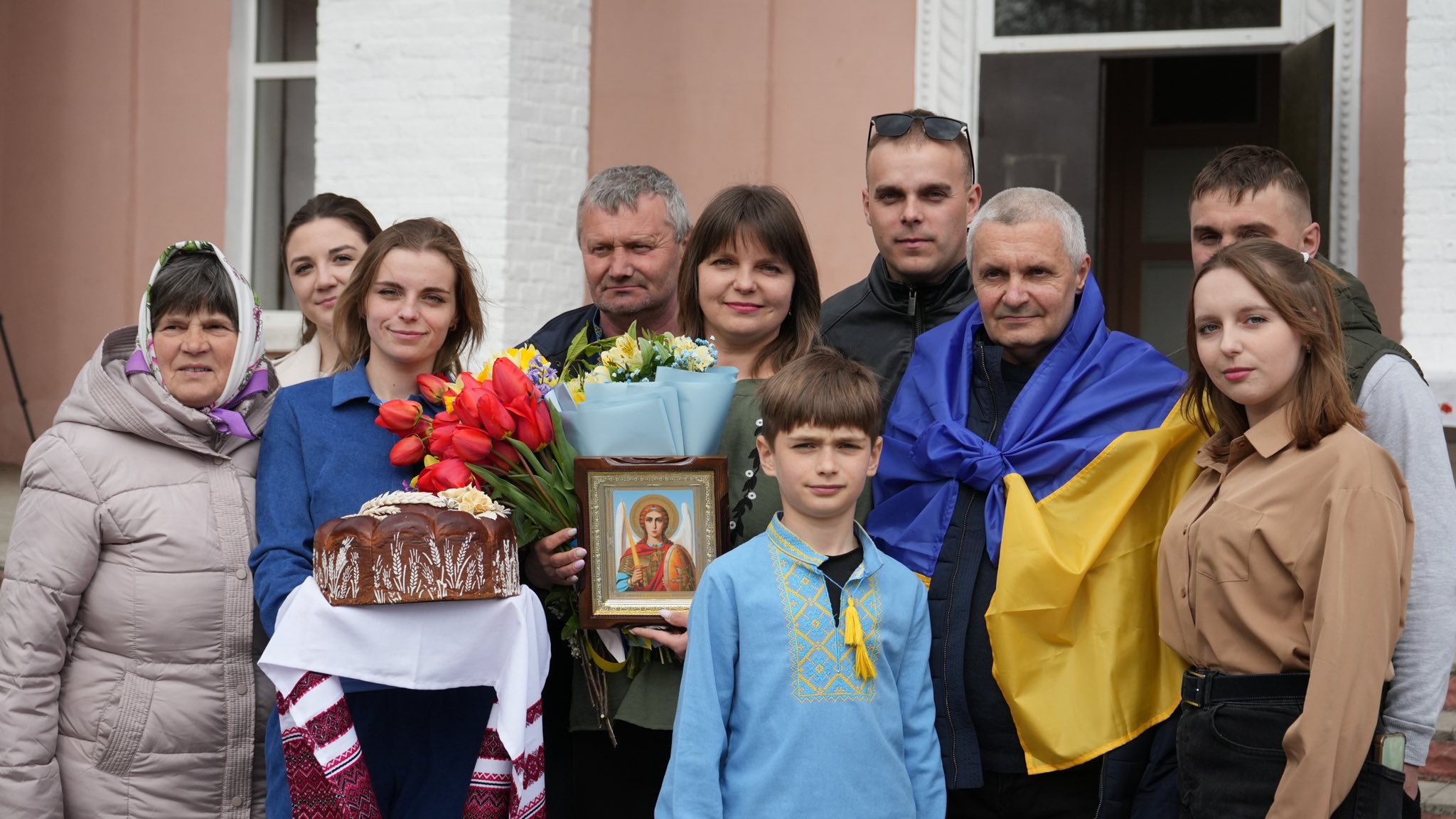 На Київщині зустріли військового, який повернувся з російського полону - фото 20