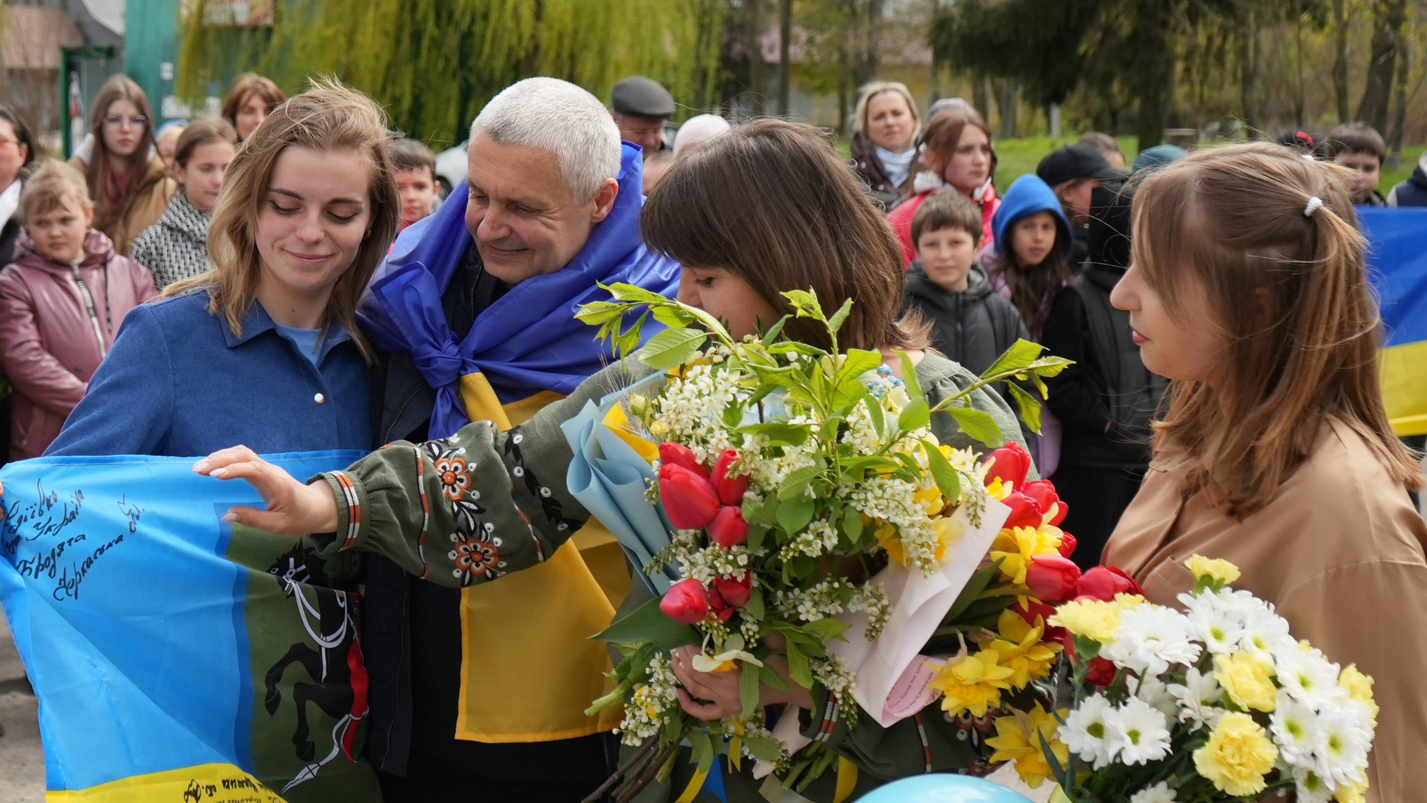 На Київщині зустріли військового, який повернувся з російського полону - фото 25