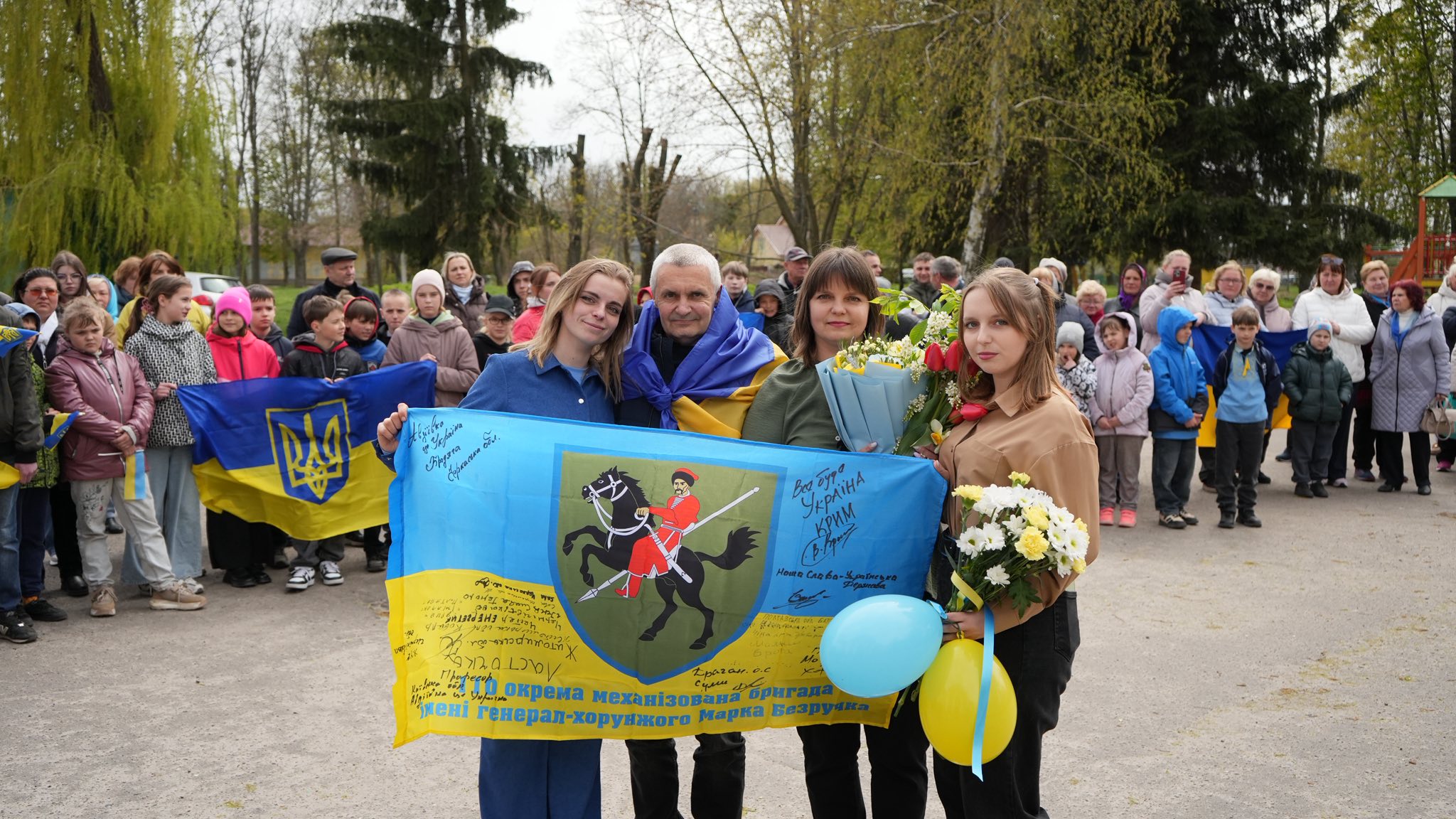 На Київщині зустріли військового, який повернувся з російського полону - фото 17