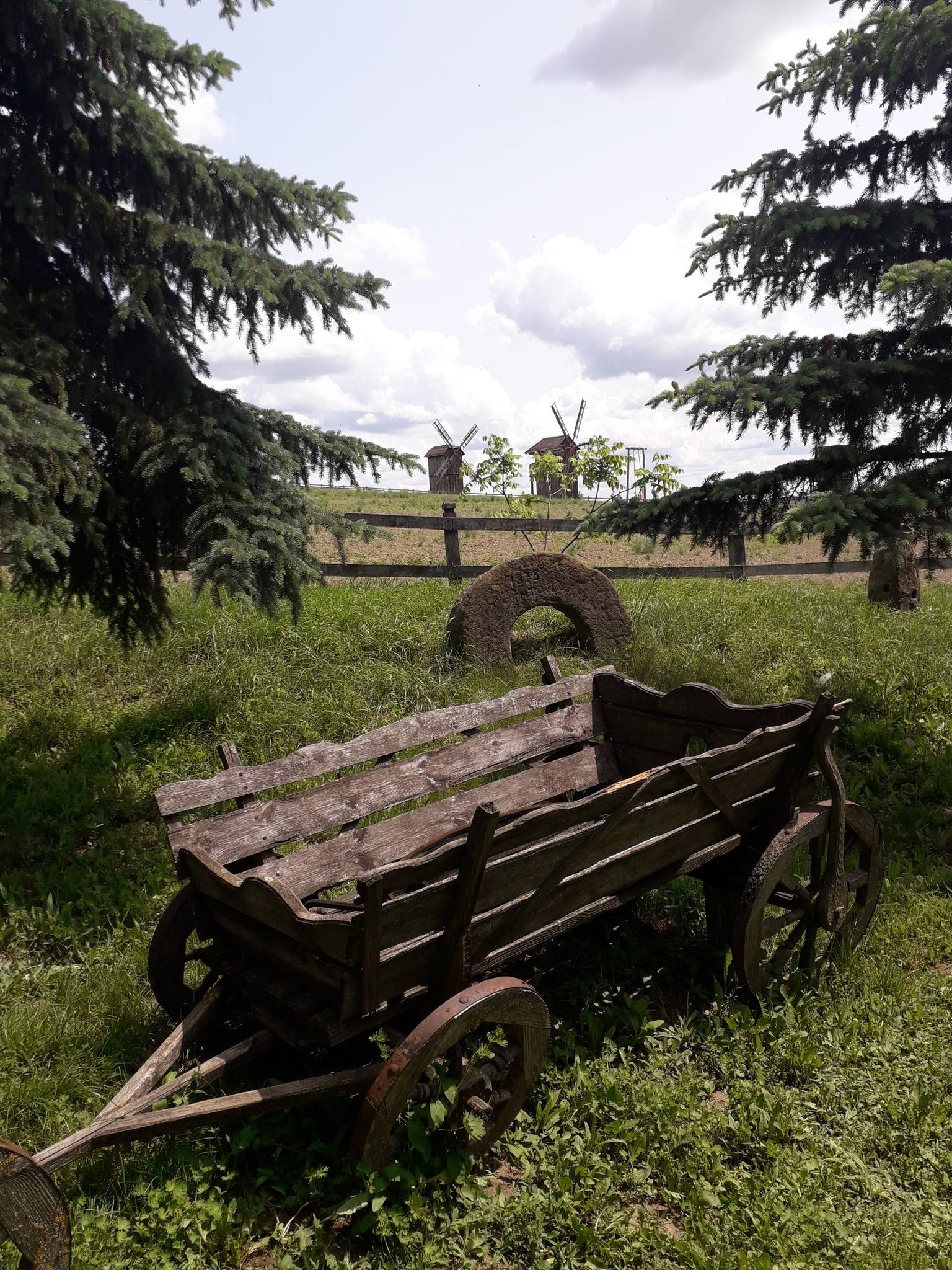 Парк «Совиний Яр» у Водяниках: дерев’яна церква, вітряки-велетні та неймовірні пейзажі. Фото - фото 3