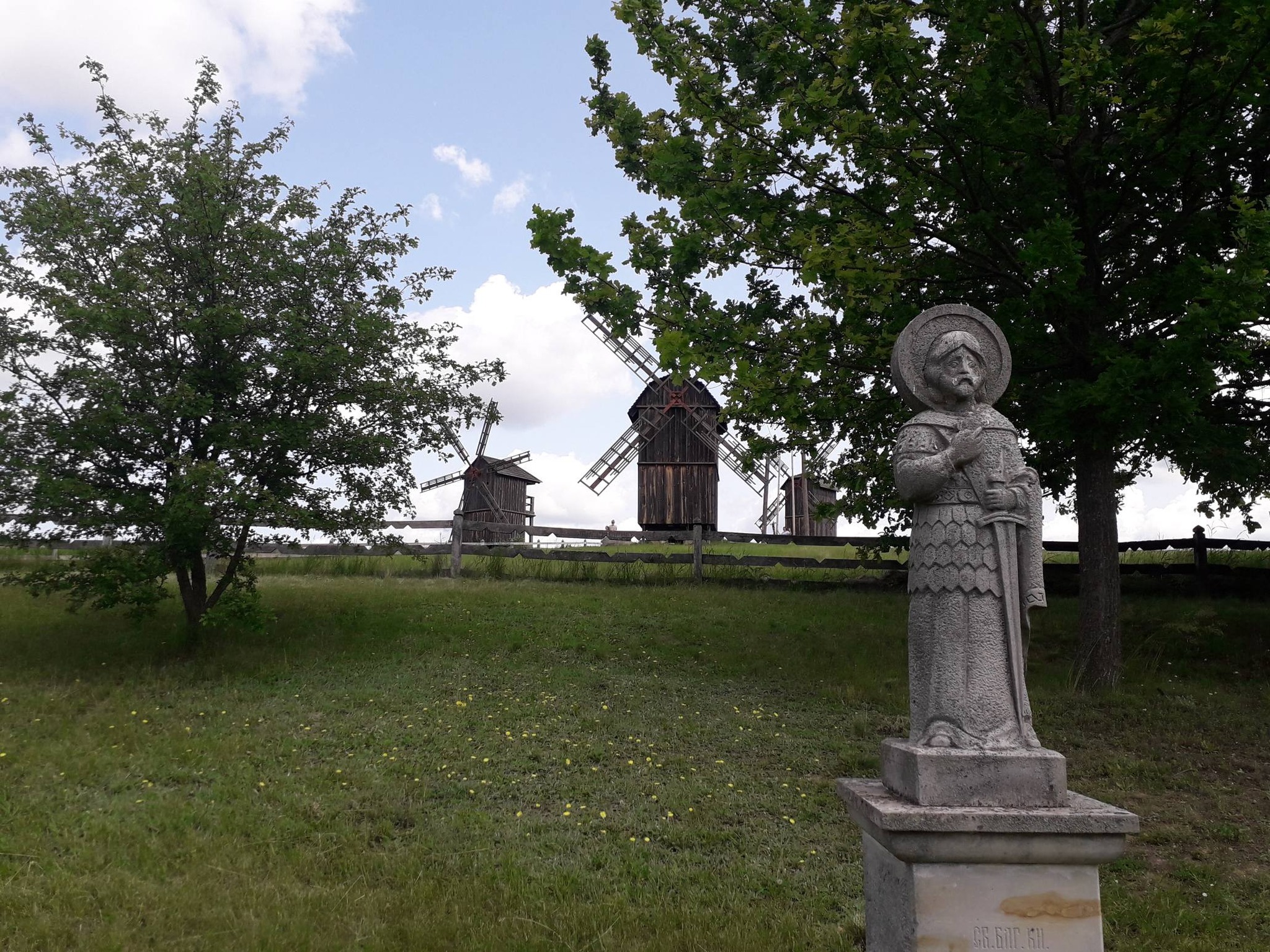 Парк «Совиний Яр» у Водяниках: дерев’яна церква, вітряки-велетні та неймовірні пейзажі. Фото - фото 6