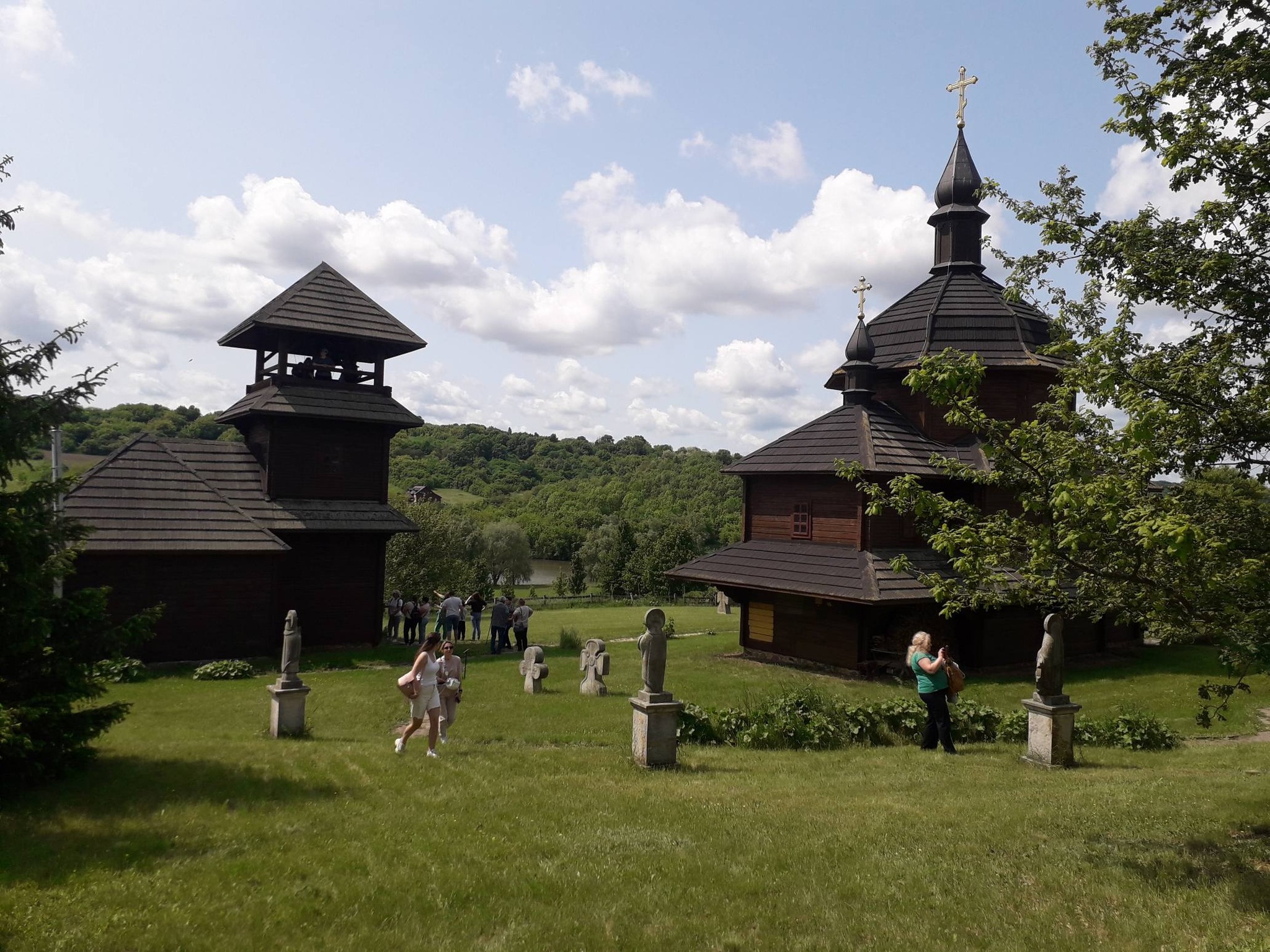 Парк «Совиний Яр» у Водяниках: дерев’яна церква, вітряки-велетні та неймовірні пейзажі. Фото - фото 10