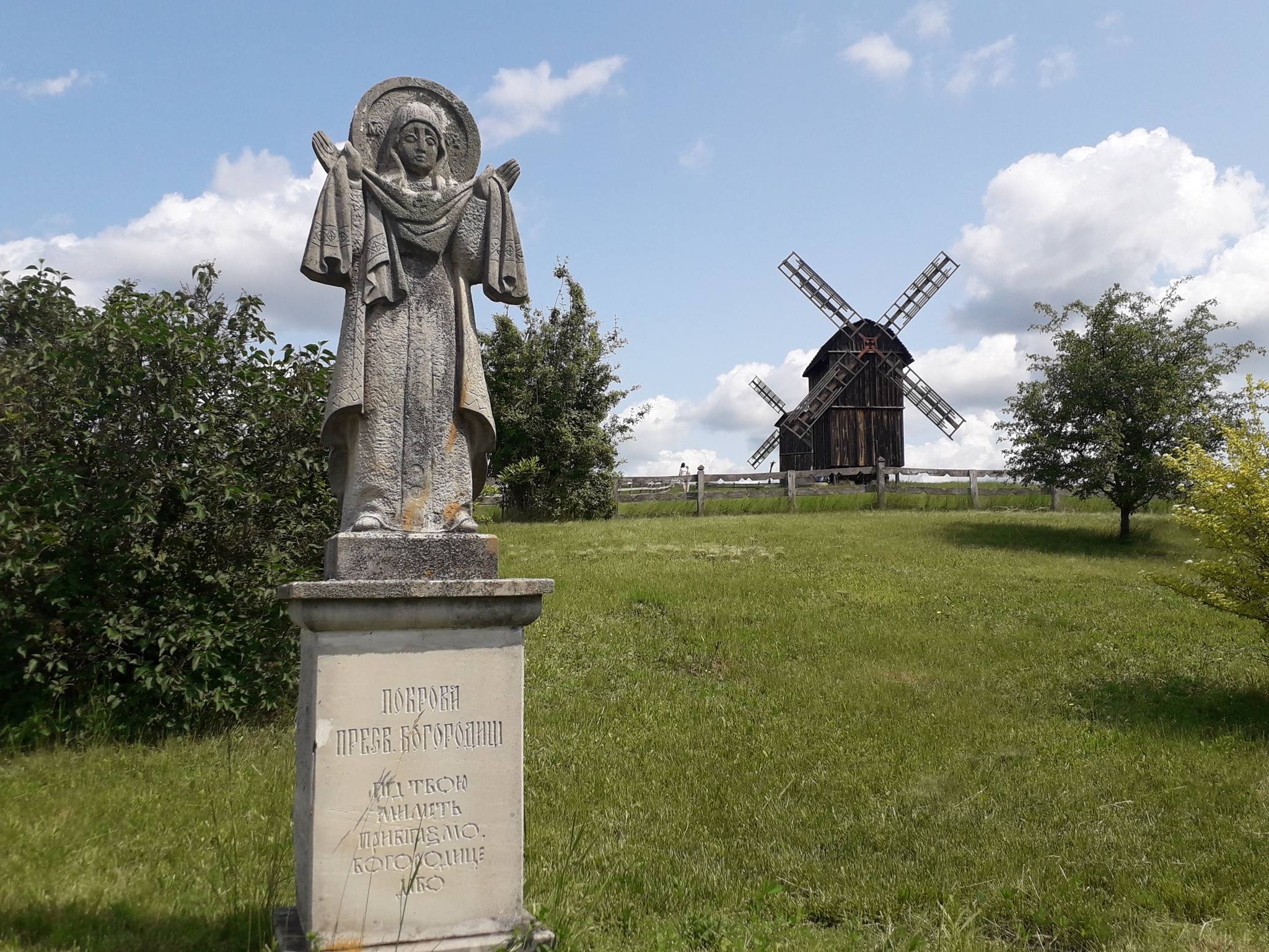 Парк «Совиний Яр» у Водяниках: дерев’яна церква, вітряки-велетні та неймовірні пейзажі. Фото - фото 15