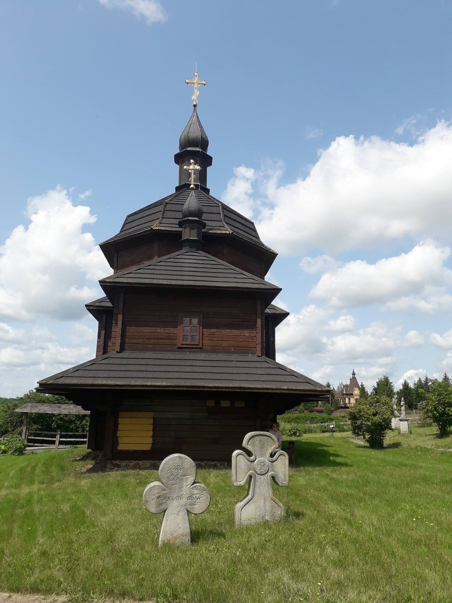 Парк «Совиний Яр» у Водяниках: дерев’яна церква, вітряки-велетні та неймовірні пейзажі. Фото - фото 16