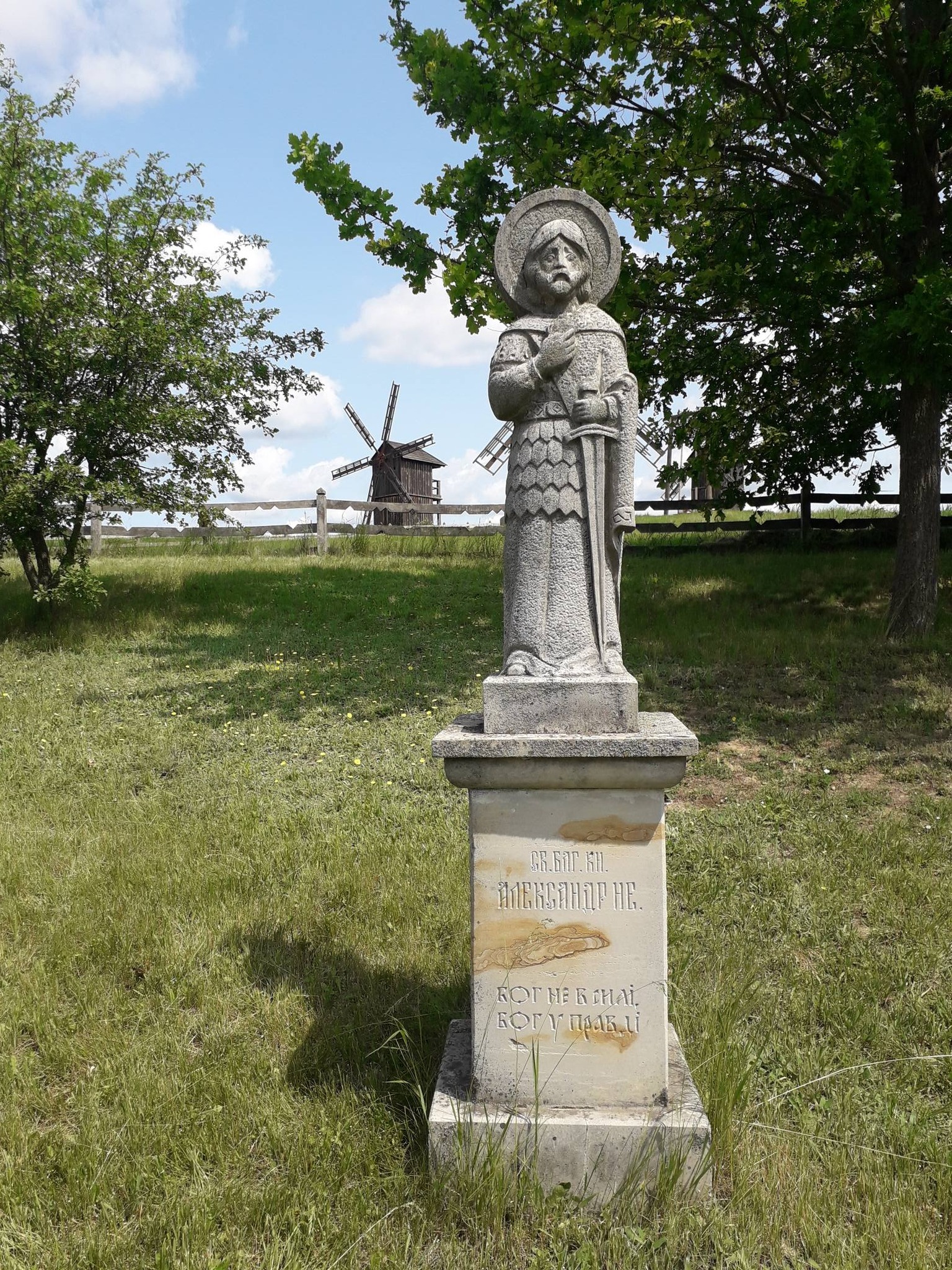 Парк «Совиний Яр» у Водяниках: дерев’яна церква, вітряки-велетні та неймовірні пейзажі. Фото - фото 17