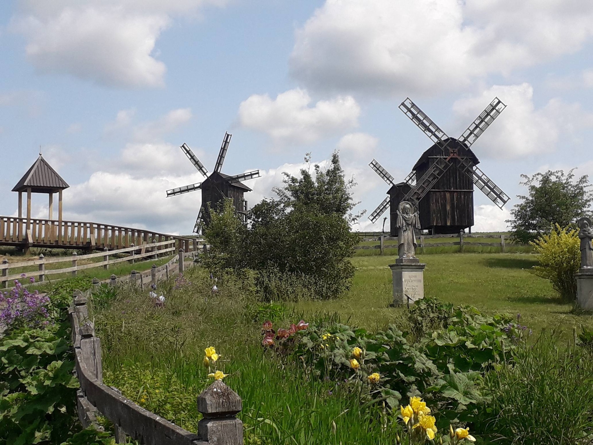 Парк «Совиний Яр» у Водяниках: дерев’яна церква, вітряки-велетні та неймовірні пейзажі. Фото - фото 18