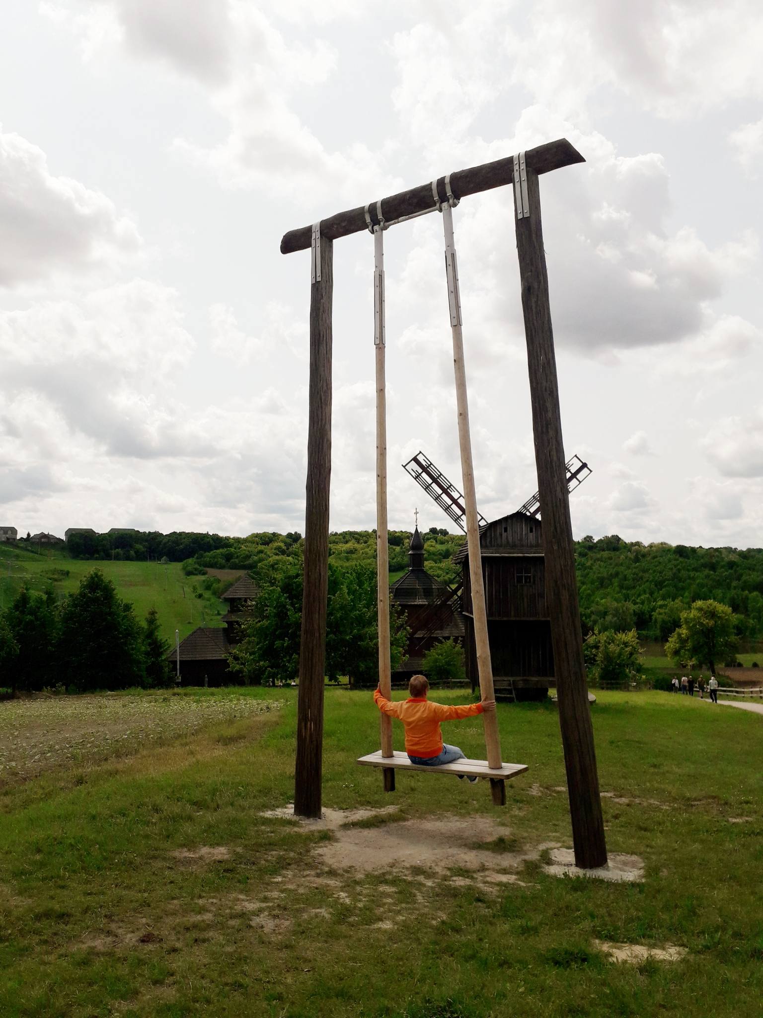 Парк «Совиний Яр» у Водяниках: дерев’яна церква, вітряки-велетні та неймовірні пейзажі. Фото - фото 21