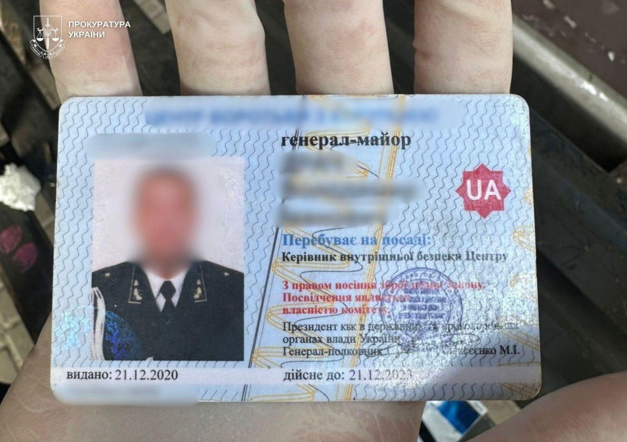 У Києві затримали псевдогенерала, який вимагав 15 тис дол. за «звільнення» від служби