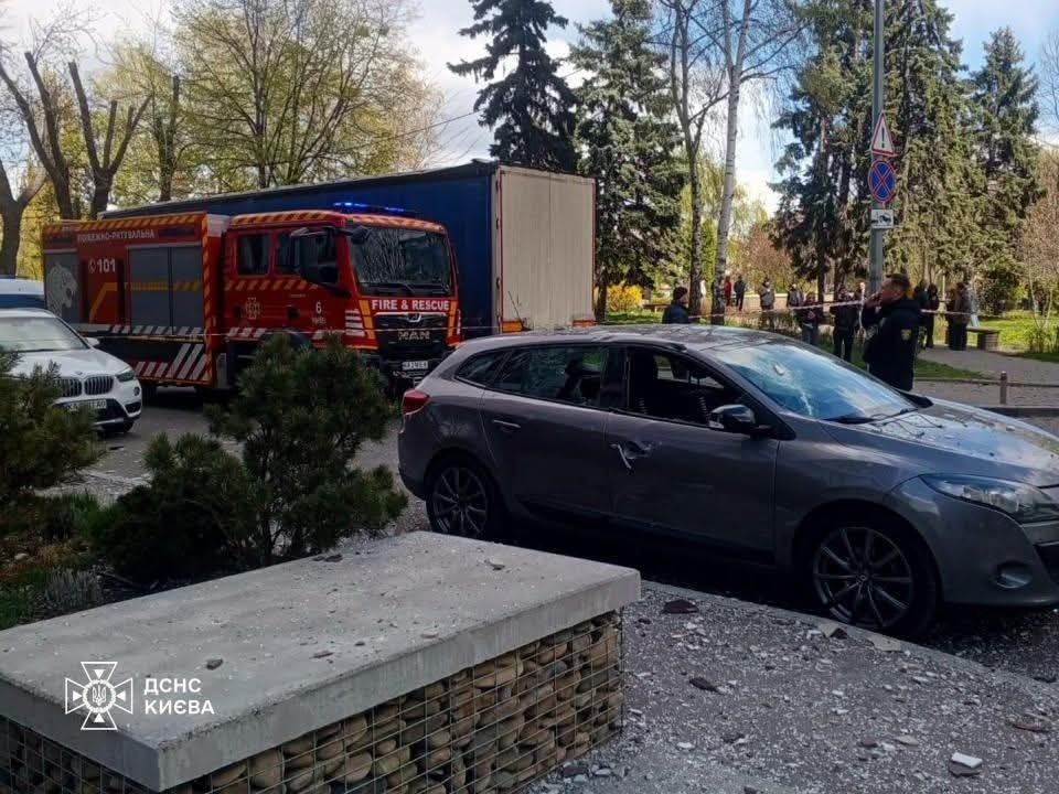 Пожежі та часткові руйнування: Київ оговтується після атаки рф - фото 3