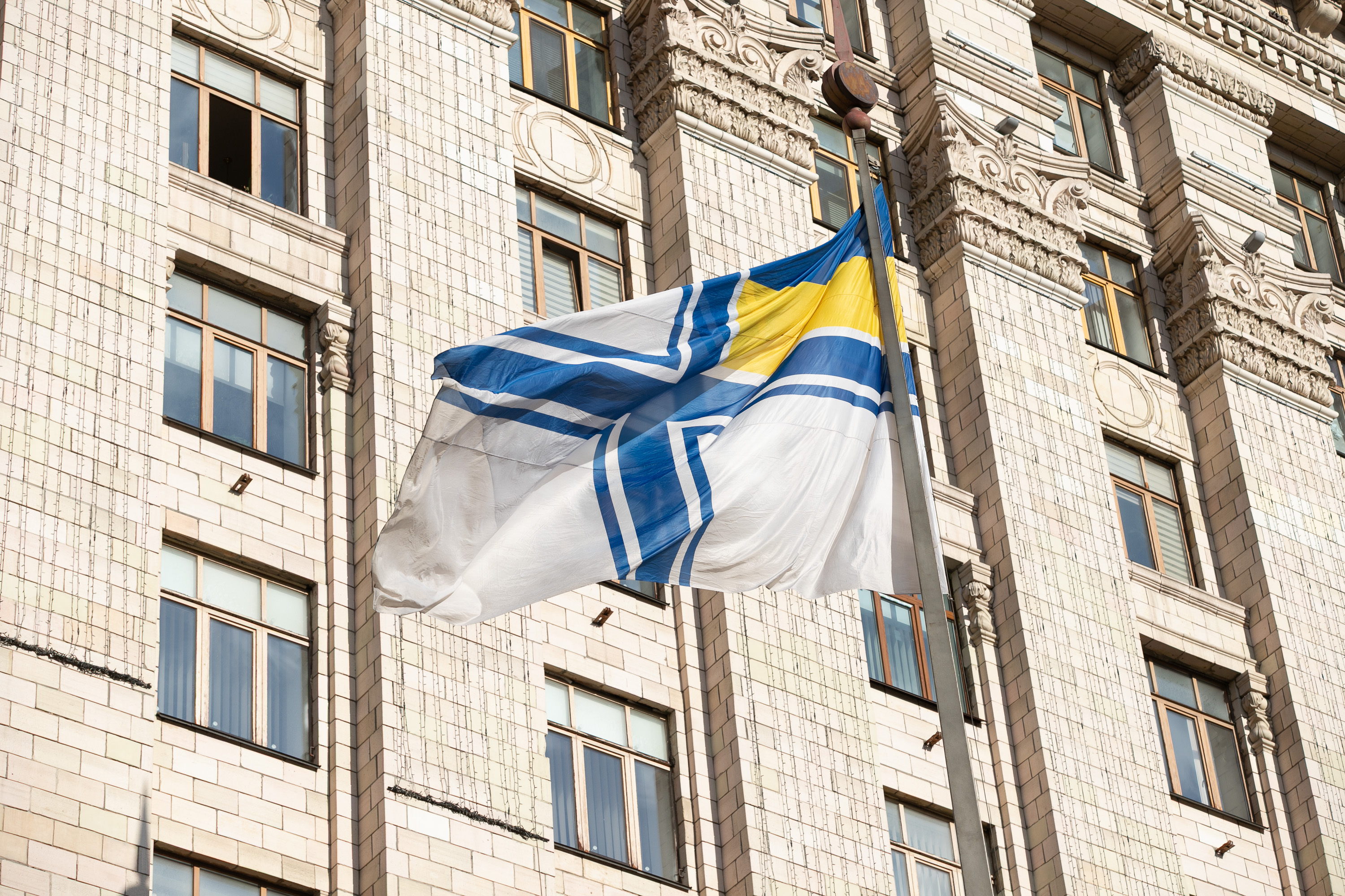 На флагштоку КМДА замайорів Військово-Морський Прапор ЗСУ