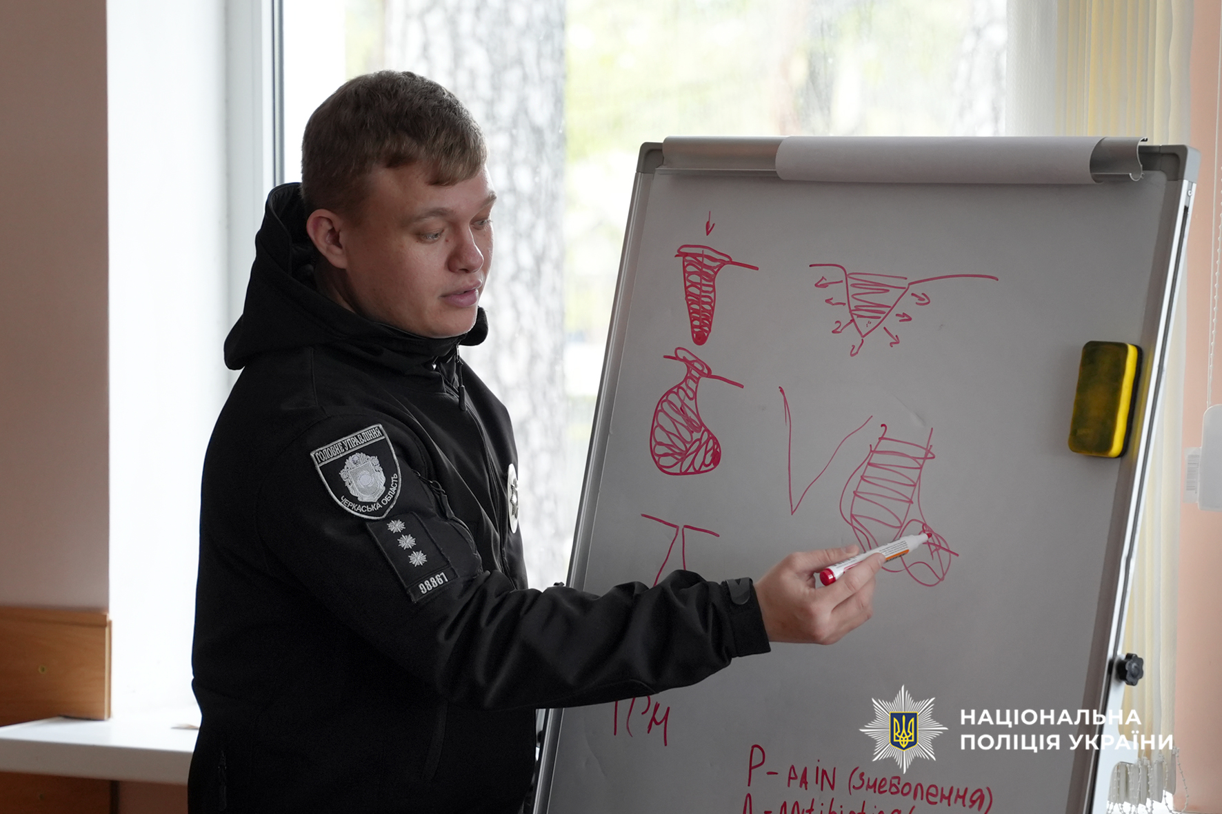 У Черкасах школярам провели майстер-клас із тактичної медицини - фото 2