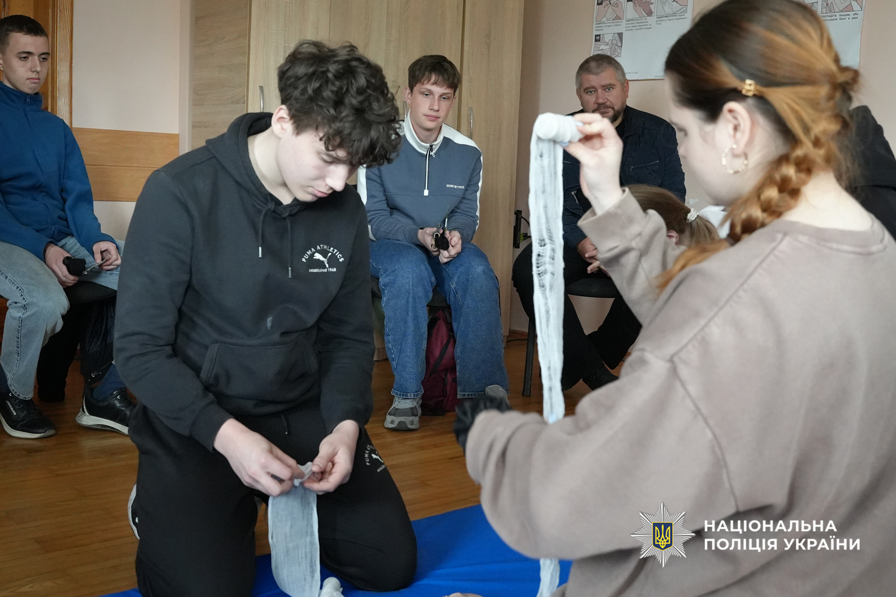 У Черкасах школярам провели майстер-клас із тактичної медицини - фото 8