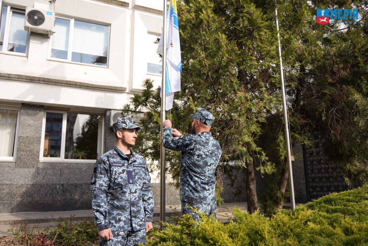У Черкасах урочисто підняли прапор Військово-морських сил ЗСУ - фото 2