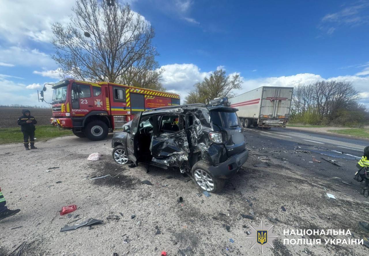 Три авто зіштовхнулись на Київщині. Є постраждалі та загиблий