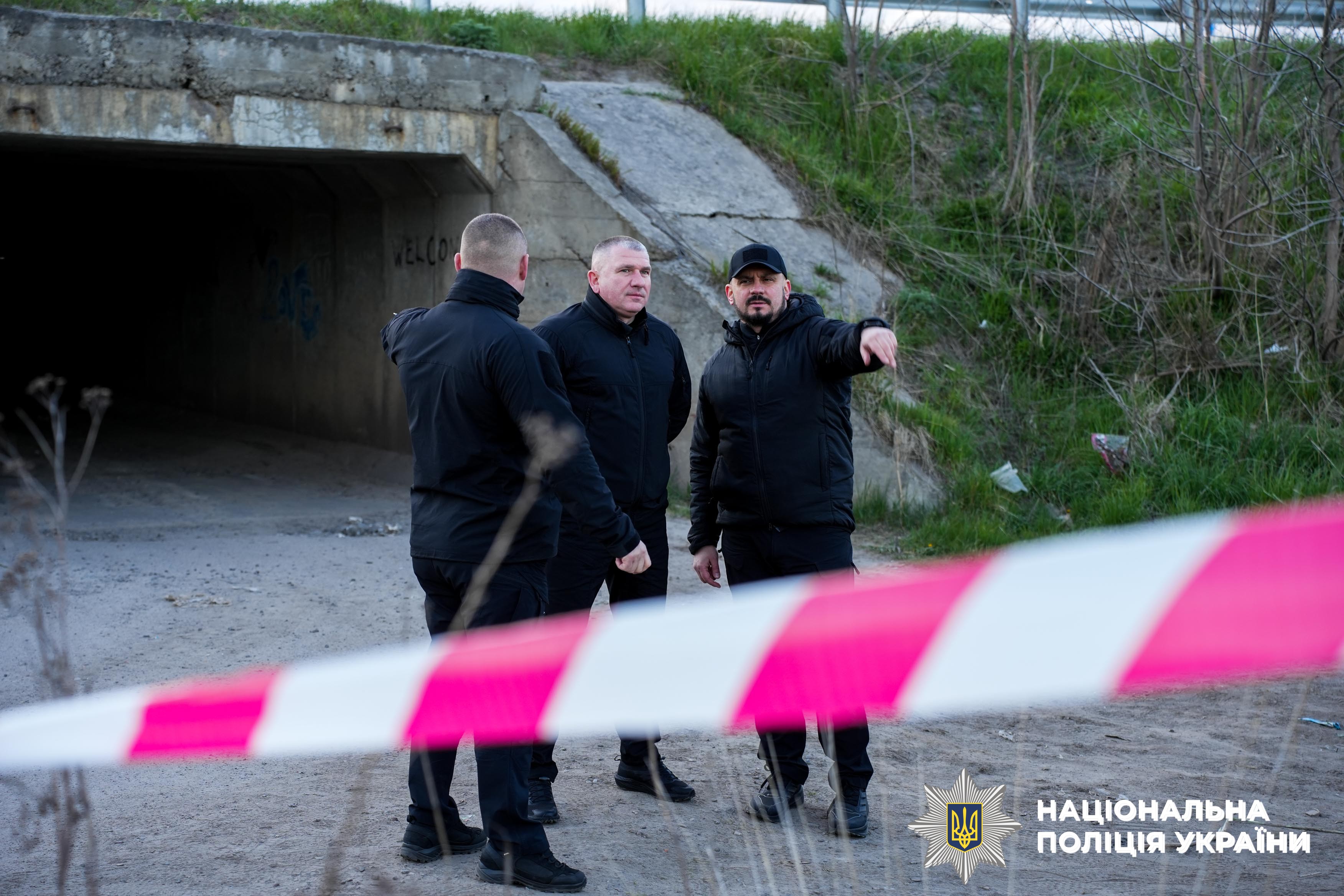 Чоловік стріляв у працівників ТЦК – на Рівненщині розпочали спецоперацію із затримання нападника - фото 4