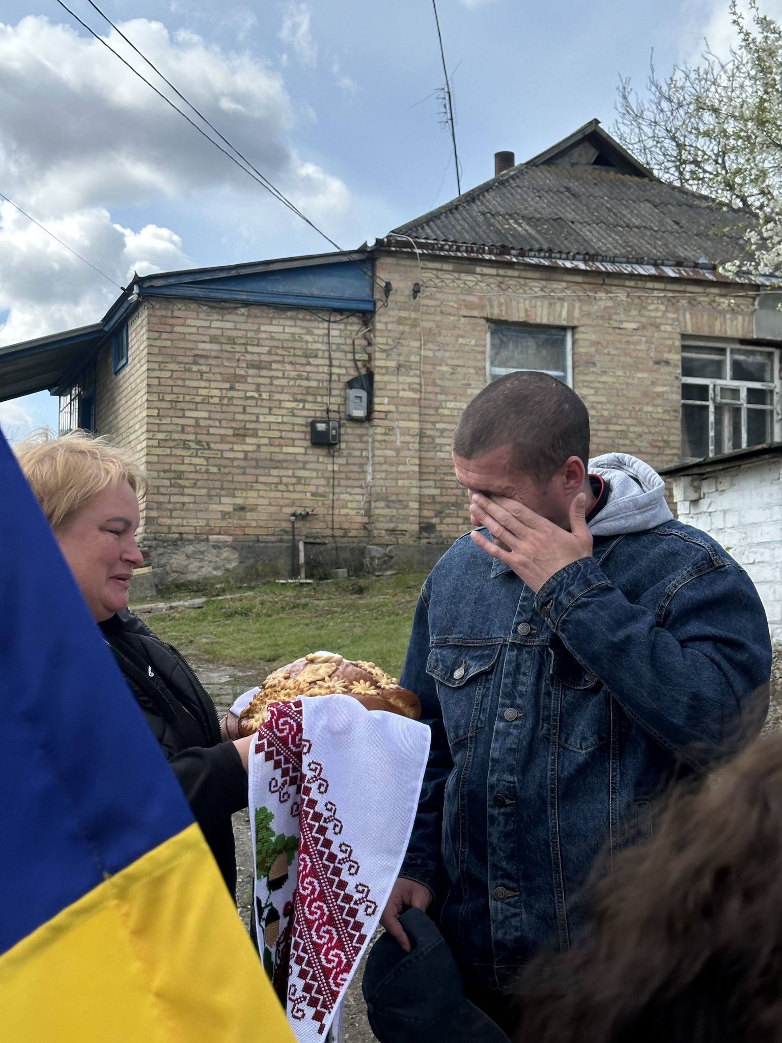 У селі на Черкащині зустріли воїна Дмитра Крячека, якого звільнили з полону РФ - фото 2